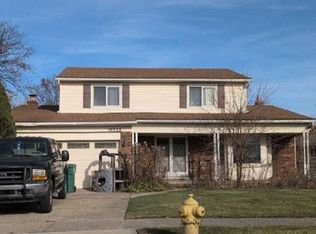 18523 Elm Ct, Macomb, MI 48044