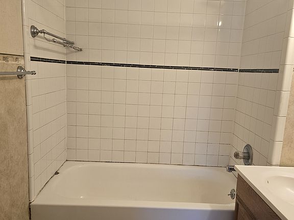 5th image of 400-402 S Arlington Ave #400