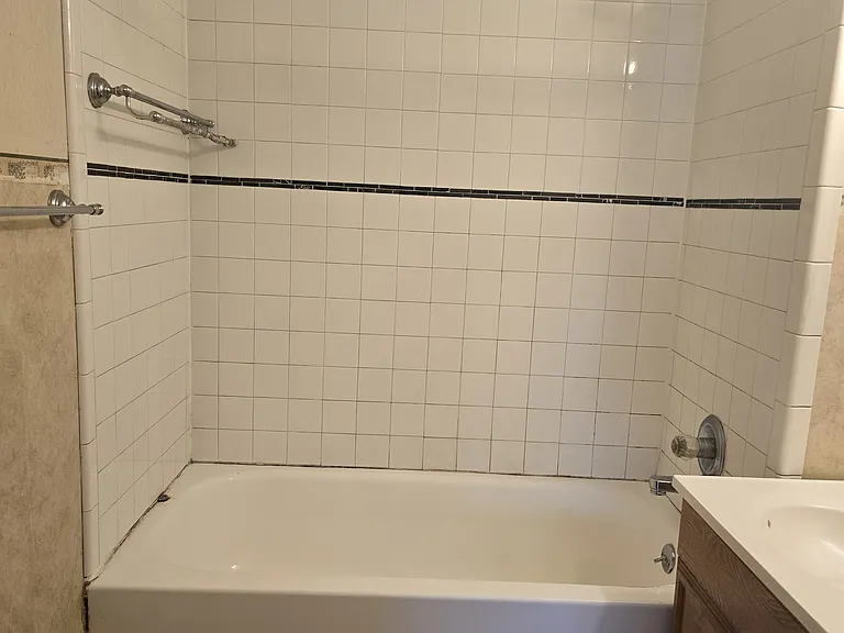 400-402 S Arlington Ave #400 — Photo 5