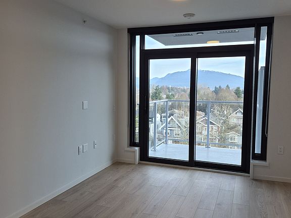 2nd image of 703 Kingsway #703