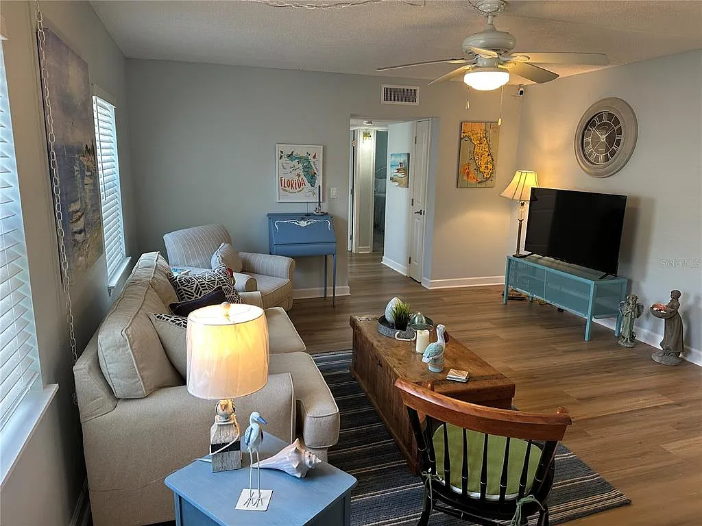 2 bed, 2.0 bath, 954 sqft, $2,300 — Photo 2