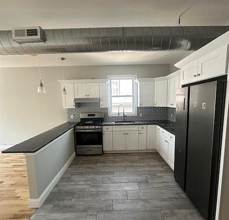 4th image of 619 E 26th St #201