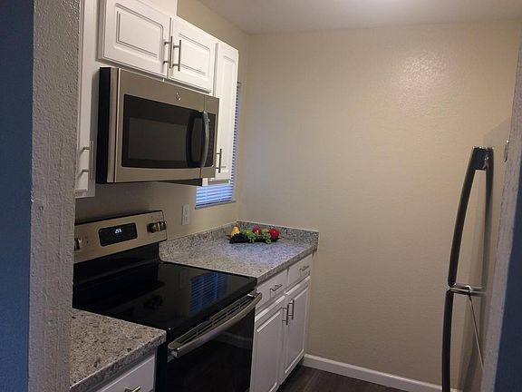 4th image of 1133 Miramar Way APT 7