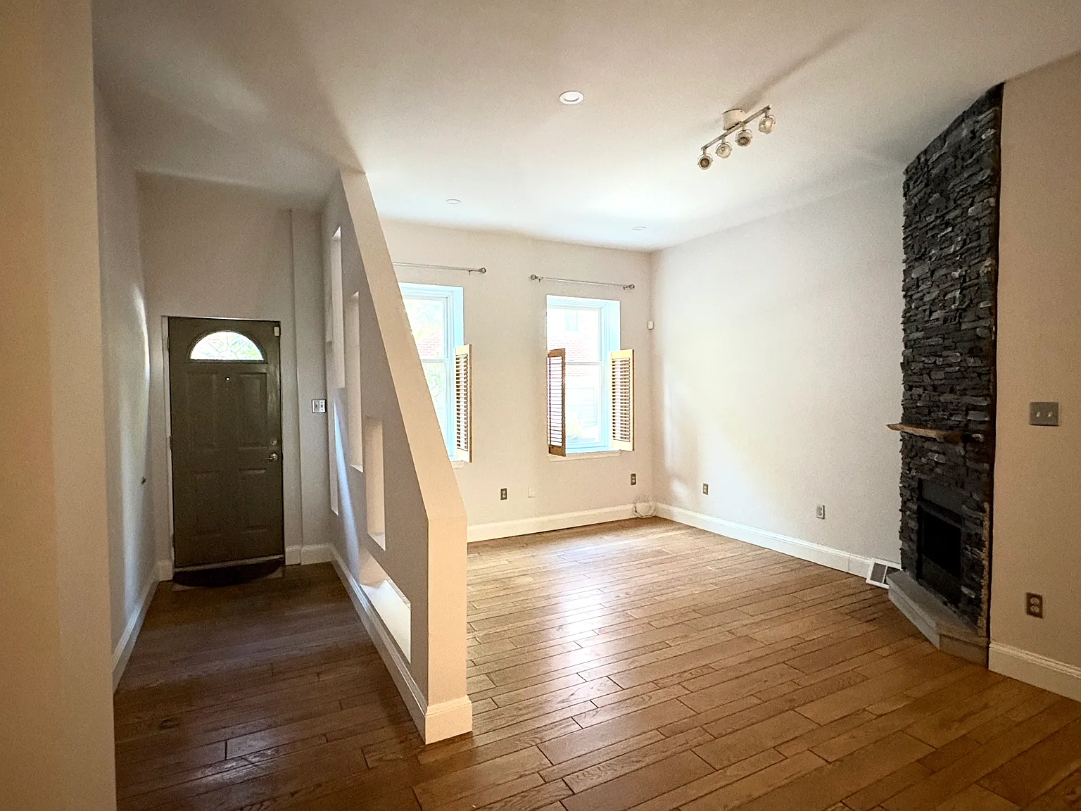 3 bed, 2.5 bath, 1770 sqft, $3,300 — Photo 2