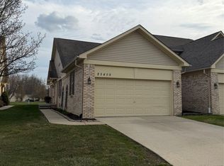 25499 Wyngate Ct, Flat Rock, MI 48134