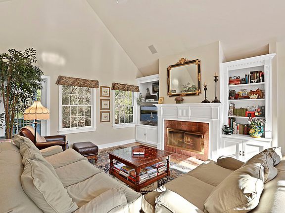 3rd image of 33 Cordwood Ln