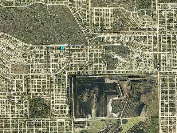 3rd image of 307 Greenbriar Blvd