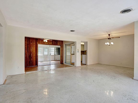 3rd image of 2210 NE 40th Court