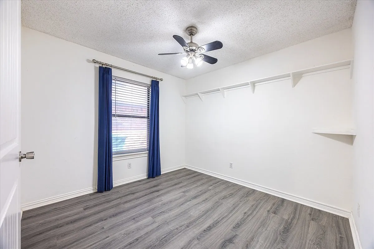 1004 Bull Run Street — Photo 3
