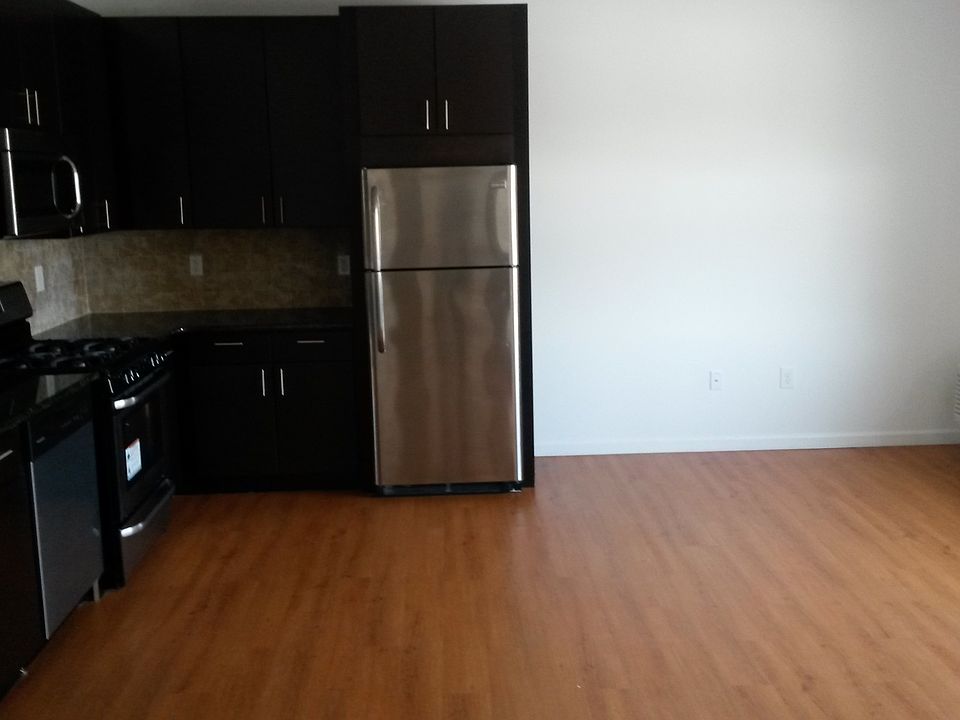 2nd image of 600 54th St APT 404