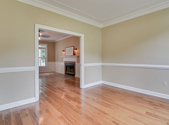 5th image of 912 Burlington Dr