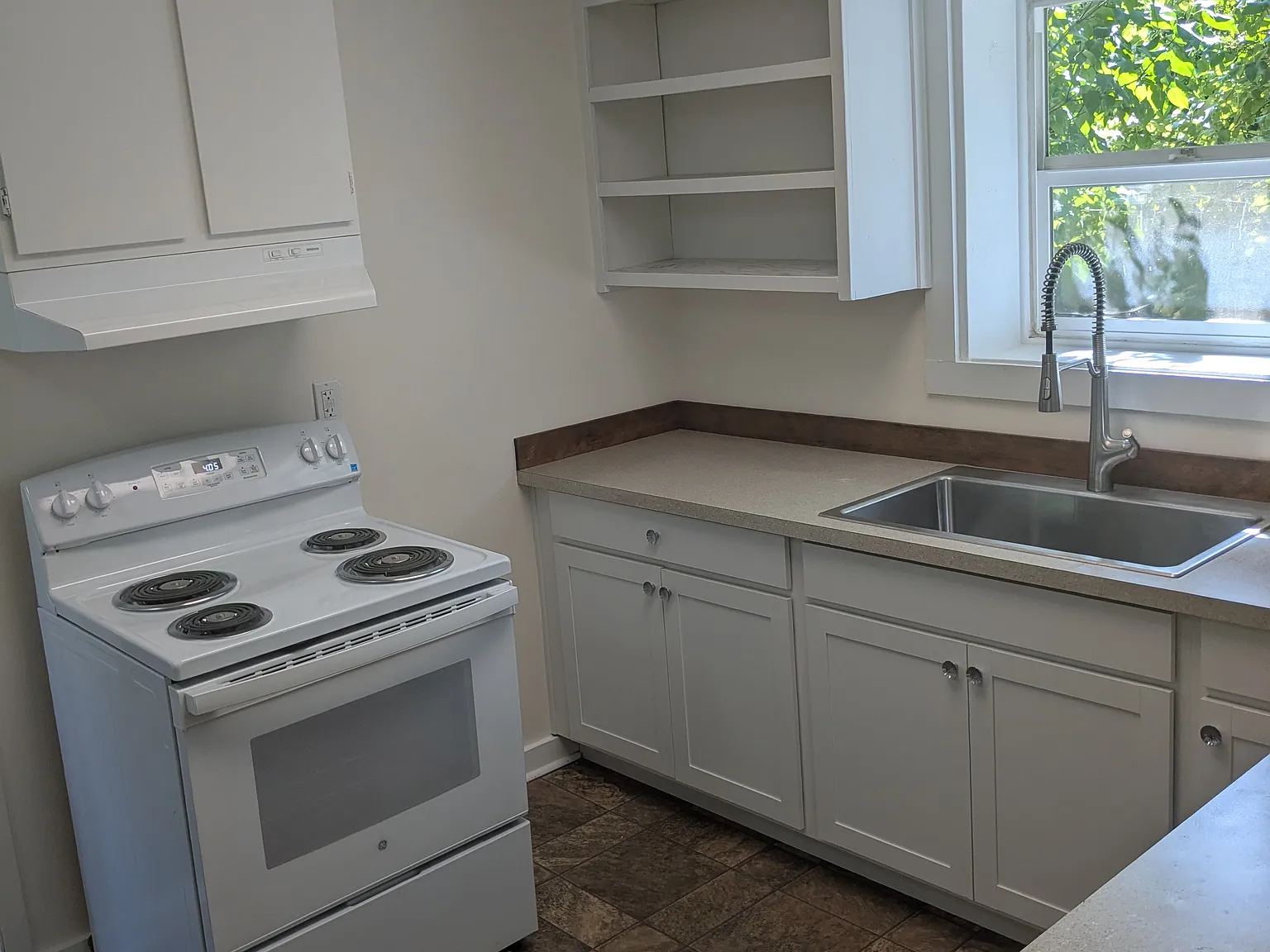 2 bed, 1050 sqft, $1,600 — Photo 4