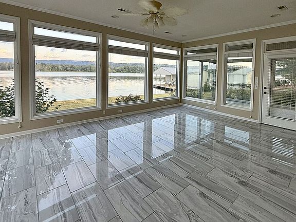 Immaculate Sunroom
