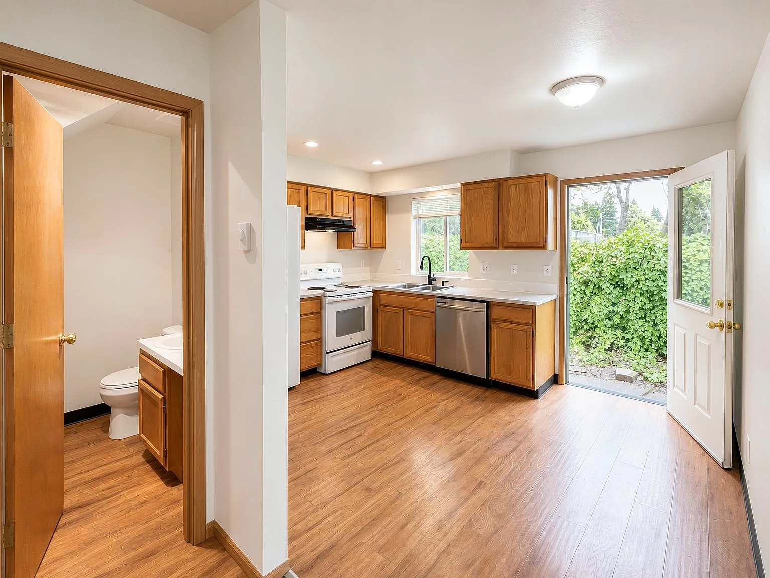 2 bed, 1.5 bath, 1000 sqft, $1,495 — Photo 4