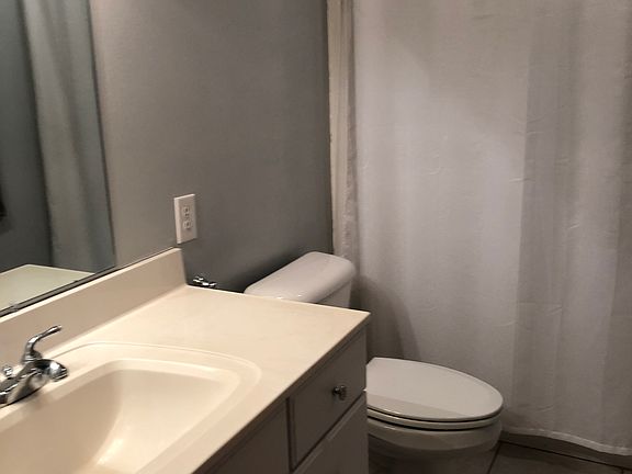 4th image of 803 E Margaret Ln
