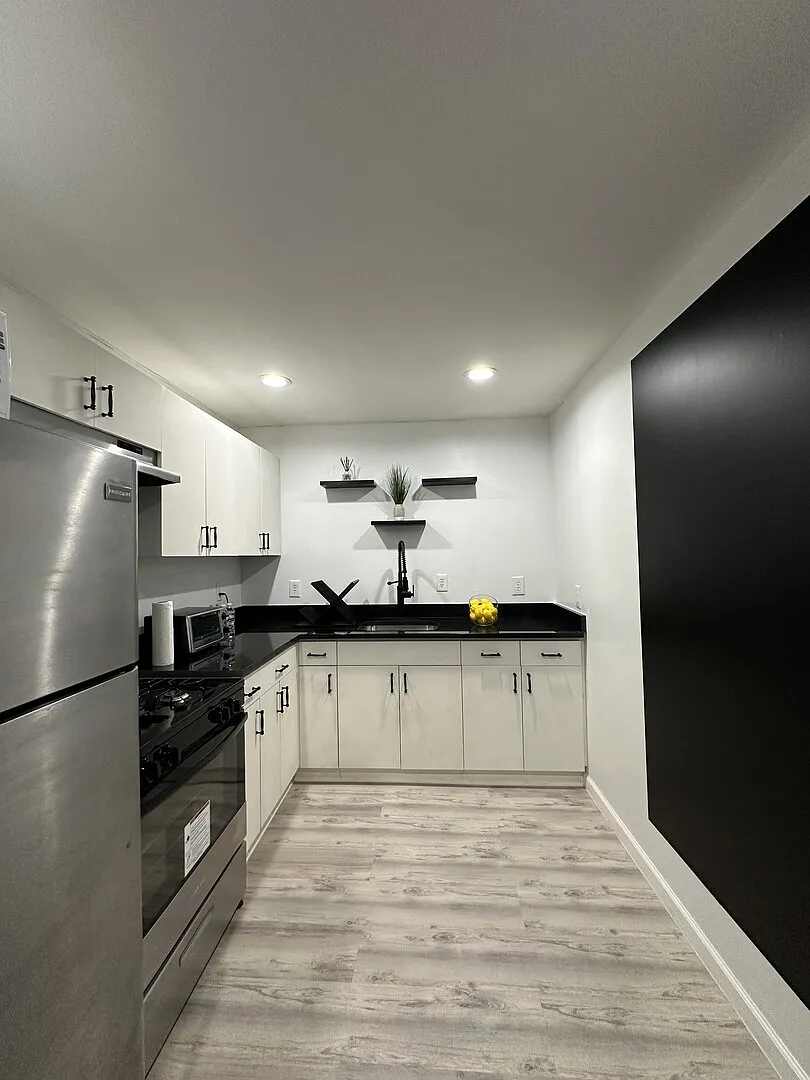 The chateau studio with kitchen and backyard — Photo 1