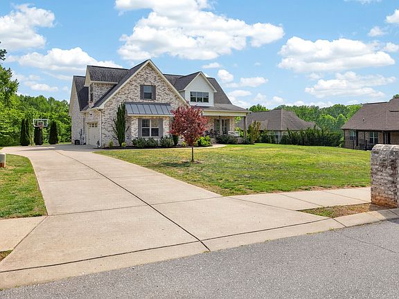 3rd image of 106 Renee Ct