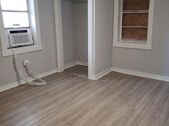3rd image of 227 10th Ave W