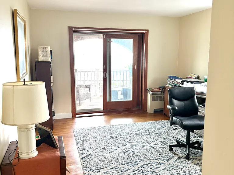 77 Lynn Shore Dr #1 — Photo 30