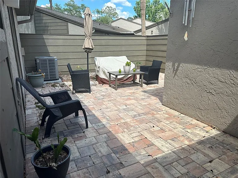435 Meadowood Blvd — Photo 4