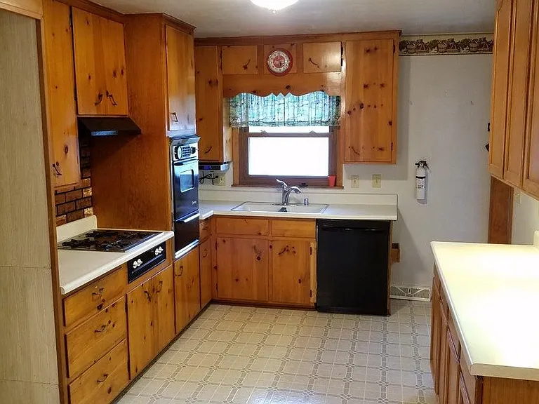 465 Mary St — Photo 7