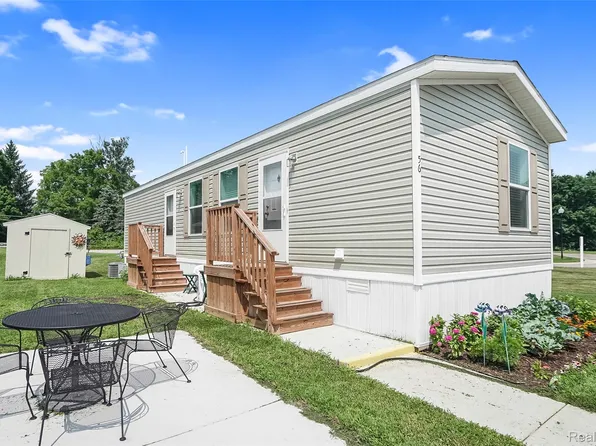 56 E Arizona, Belleville, MI 48111