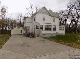 303 N Florence Ave, Colman, SD 57017