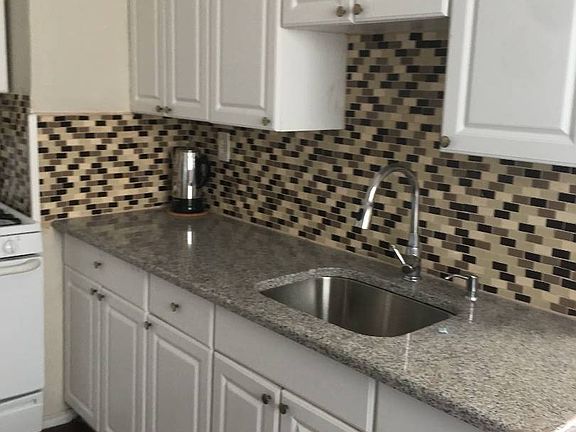 4th image of 444 Garden Ave