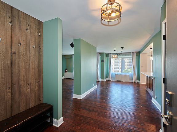 3rd image of 7061 N Kedzie Ave Suite 913