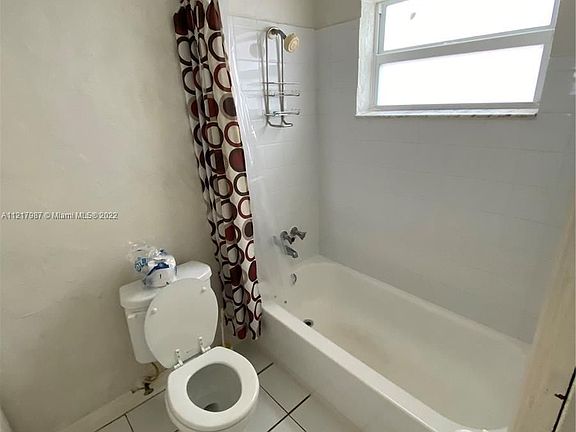 4th image of 262 SW 23rd St APT 3