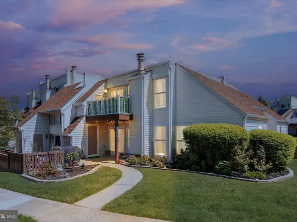 1039 Warwick Ct, Sterling, VA 20164