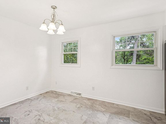 5th image of 55 Pegs Ln