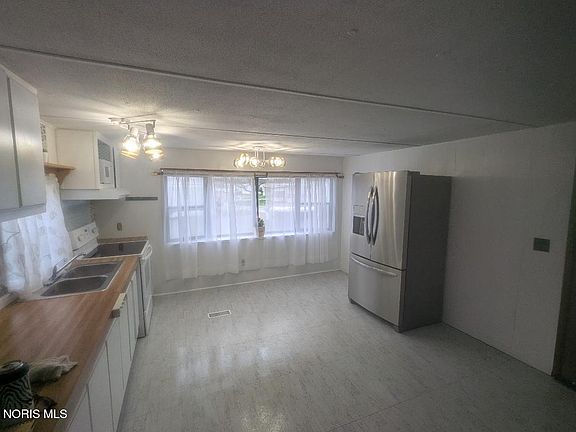 4th image of 1876 Huntington Dr