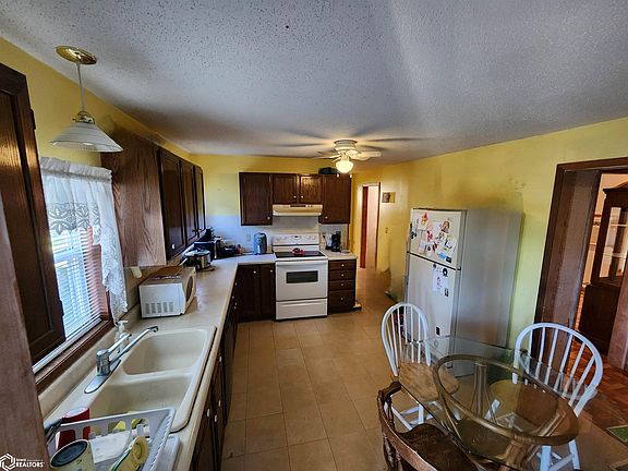 3rd image of 412 E State St