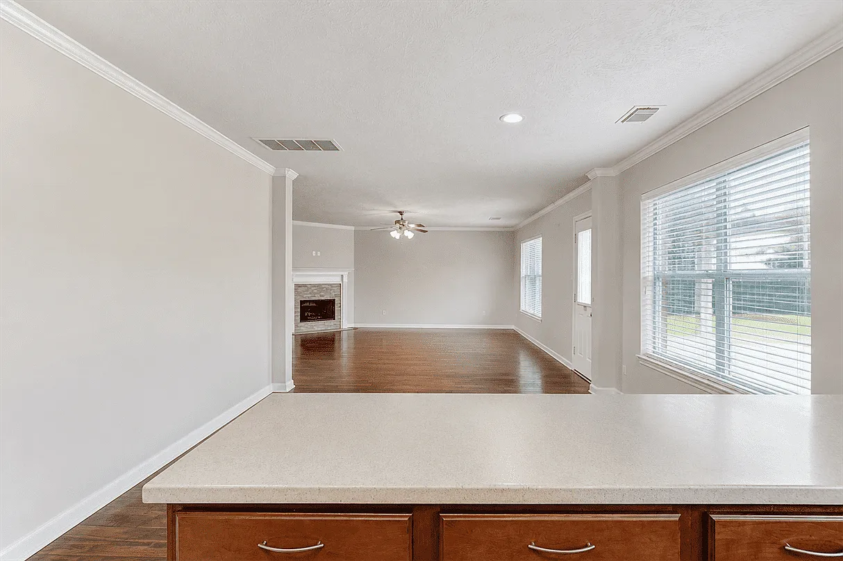 4 bed, 2.5 bath, 2352 sqft, $2,350 — Photo 3