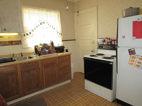 2nd image of 16 Axtel St