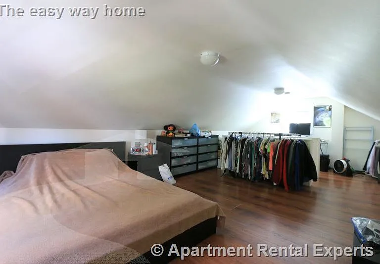 400 Franklin St #4 — Photo 9