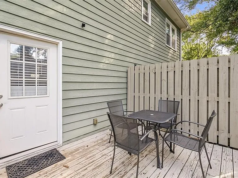 840 Rosedale Ave SE #B — Photo 16