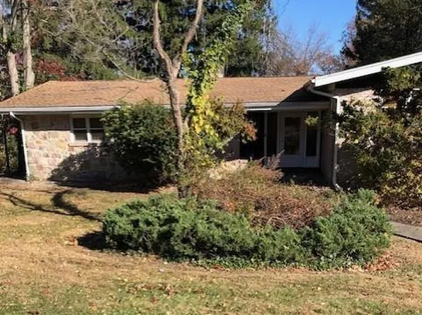 250 Bella Vista Dr, Bethlehem, PA 18017