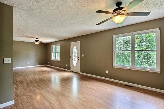 4th image of 328 Clark Ave