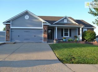 1107 NW Baytree Dr, Grain Valley, MO 64029