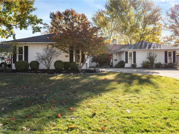 455 Woodridge Cir, Berea, OH 44017