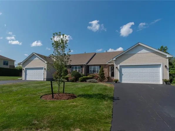 5 Sweet Corn Dr, Cranston, RI 02921