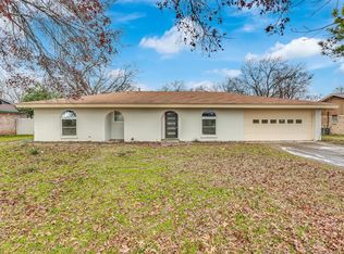 6916 Rebel Rd, Forest Hill, TX 76140