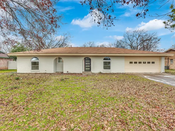 6916 Rebel Rd, Forest Hill, TX 76140