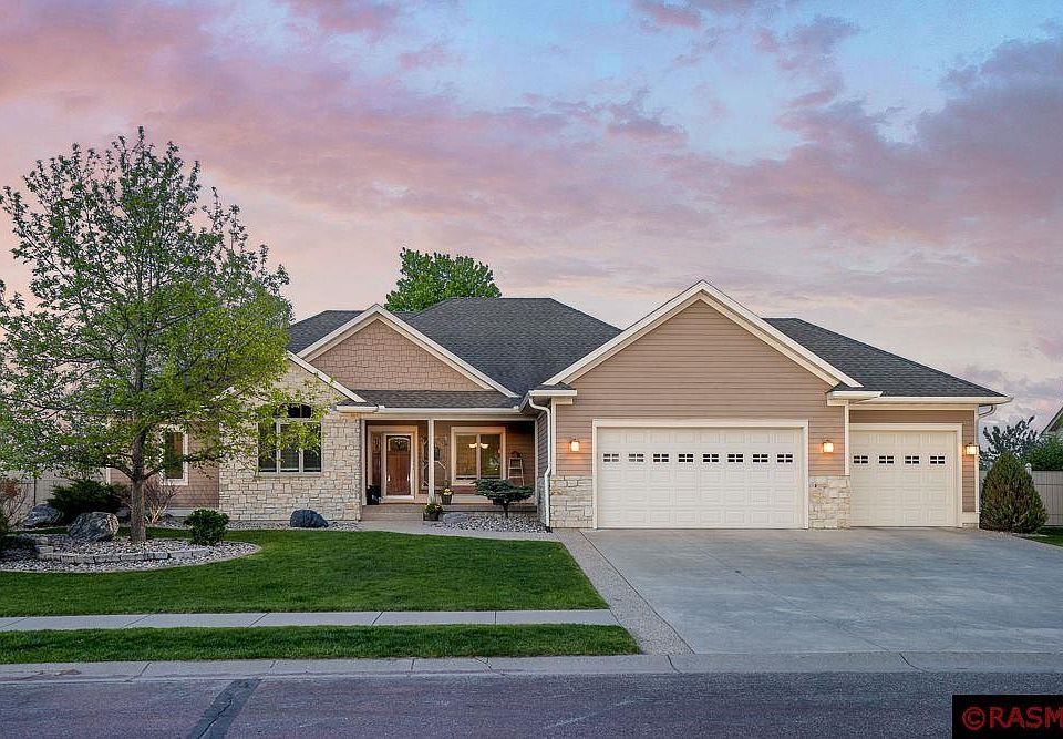 1st image of 137 Creekside Dr