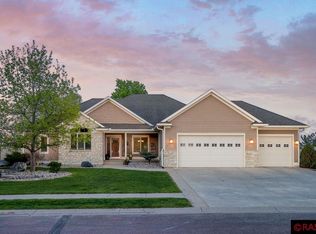 137 Creekside Dr, Mankato, MN 56001