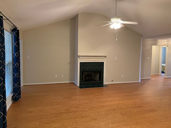 4th image of 705 Bradford Ln