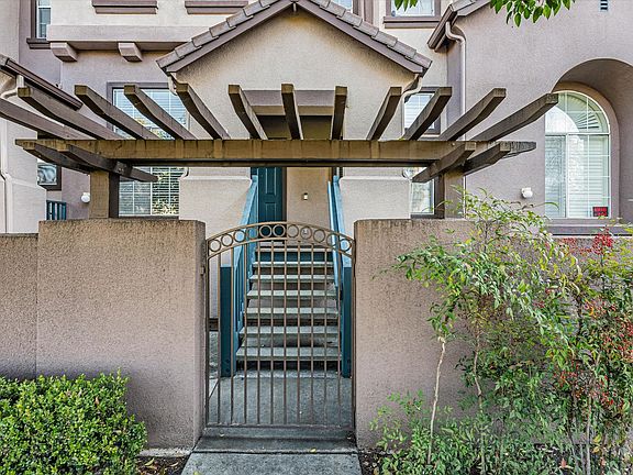 2nd image of 3019 Goodacre Ct