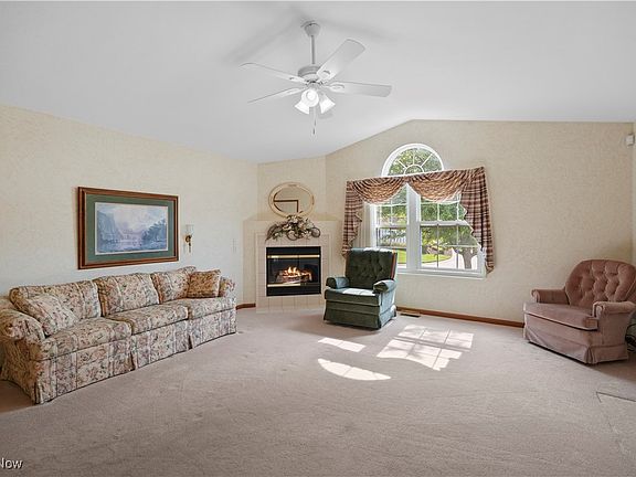 4th image of 209 Greenbriar Ln